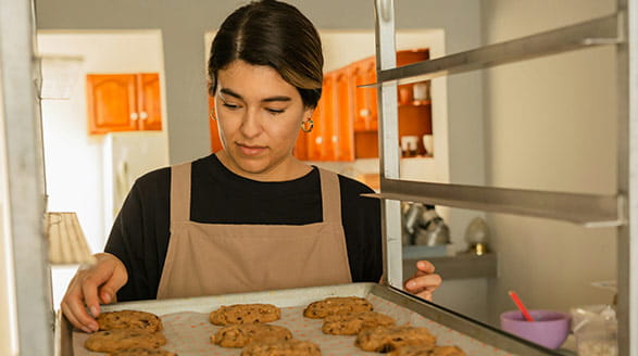 Woman holding a tray of cookies